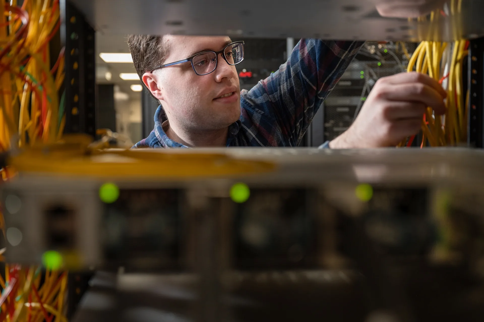 Technical work on a server and its cabling